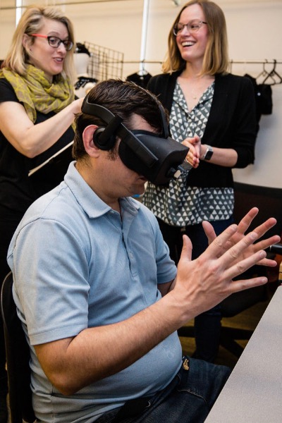 A study of ASL training using Virtual Reality