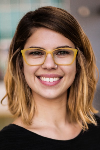 Lauren Berger smiling.